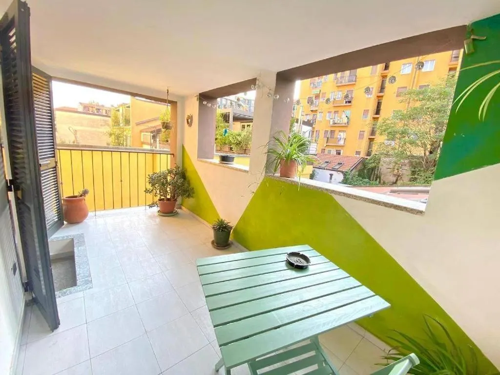 Appartamento Conte Rosso House Con Terrazza In Coorte Tranquilla A Due Passi Da Stazione E Metropolitana Lambrate Milano Italia