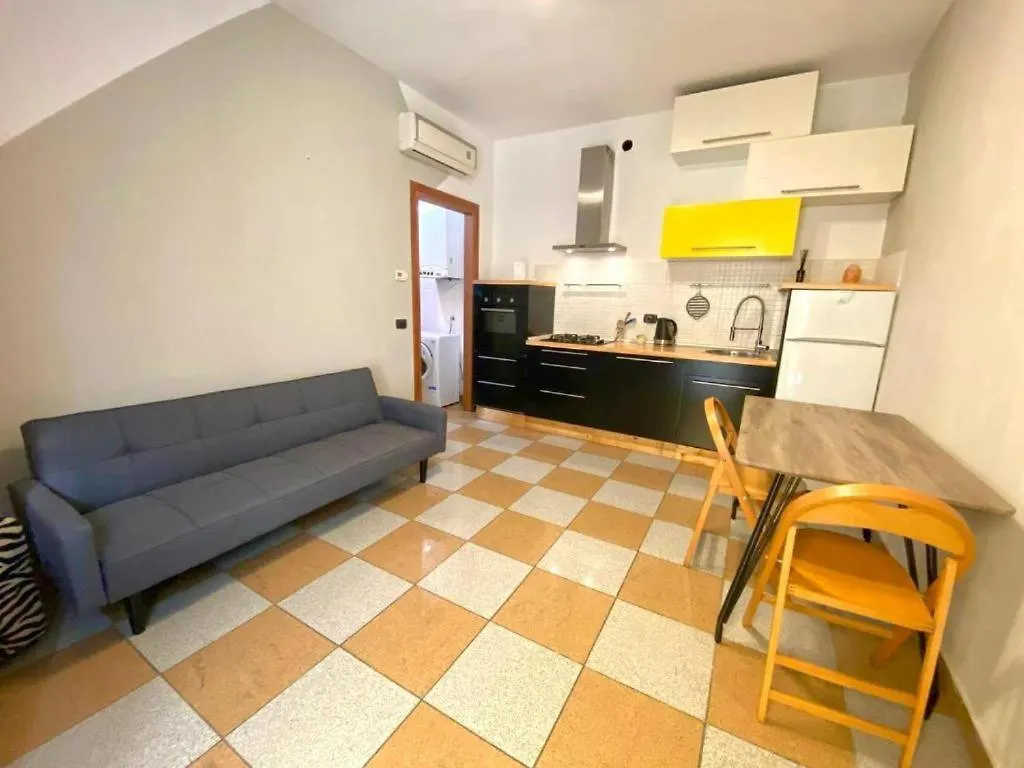 Appartamento Conte Rosso House Con Terrazza In Coorte Tranquilla A Due Passi Da Stazione E Metropolitana Lambrate Milano